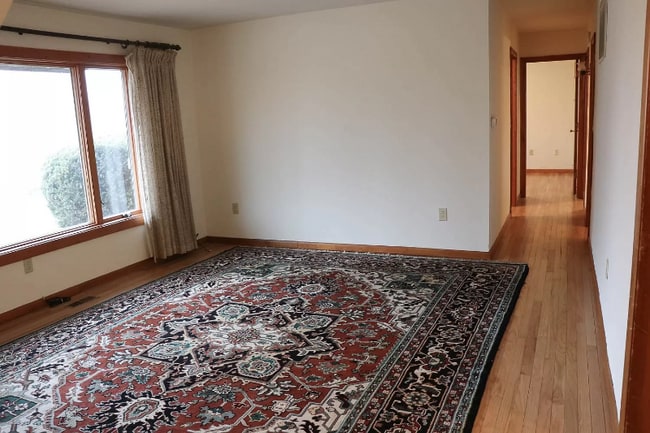 Photo - 425 N Hillsdale Dr