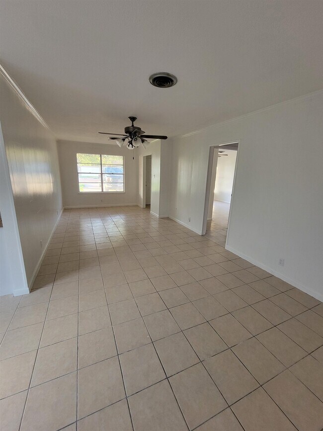 Photo - 713 Lindenwood Dr