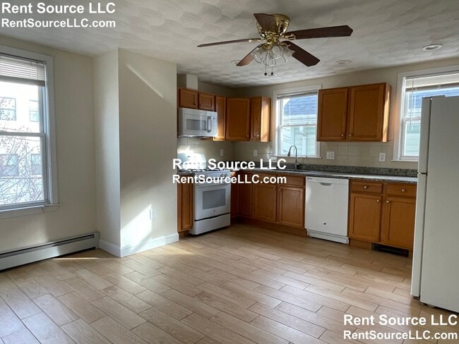 Photo - 1094 Cambridge St