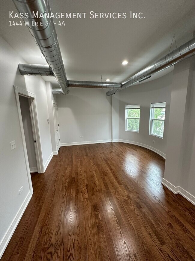 Photo - 1444 W Erie St Unit 4A