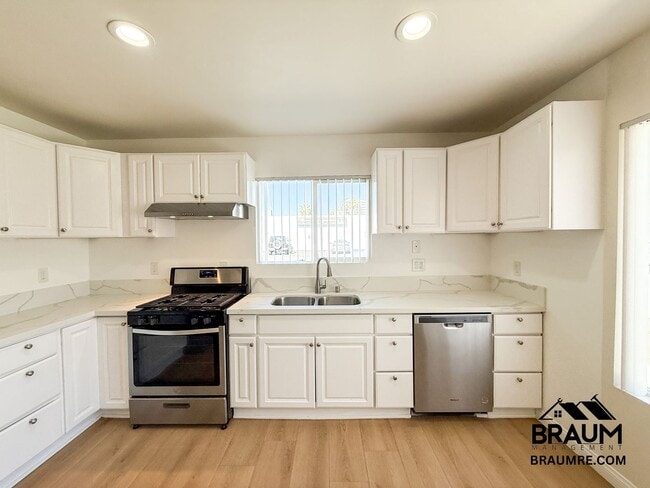 Photo - 1415 Centinela Ave Unidad 1421B