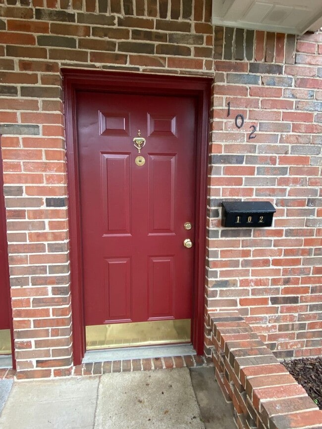 Photo - Quiet 2 bedroom townhome close to Downtown...