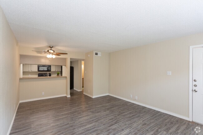 1BR 1BA - 660 SF