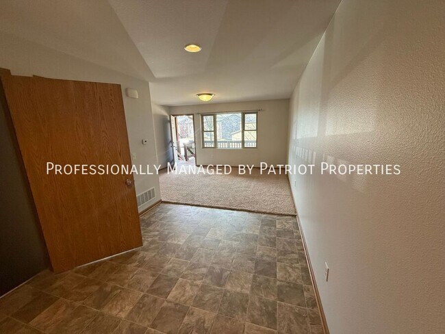 Photo - 819 Hawkeye Dr