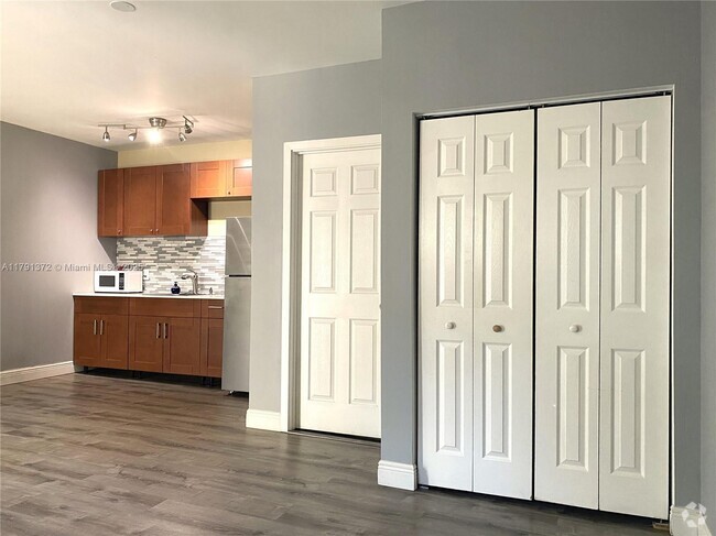 Building Photo - 10661 NW 21st Ct Unit B Rental