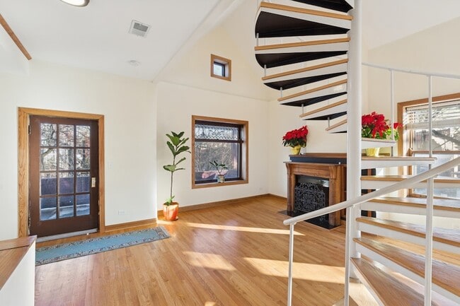 Photo - 5202 N Lakewood Ave Unit 2