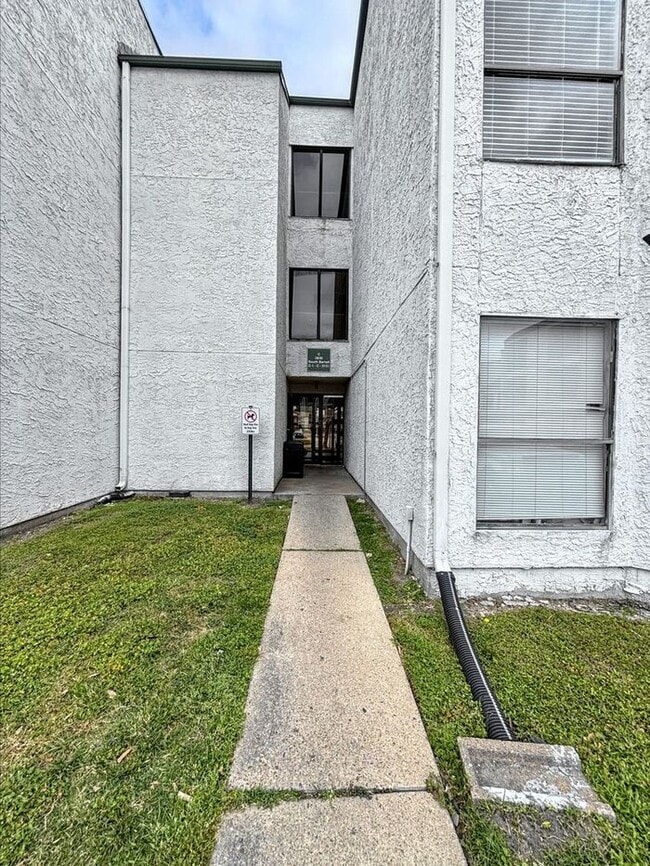 Lovely 2-Bedroom Condo with Modern Comfort... - Lovely 2-Bedroom Condo with Modern Comfort...