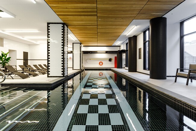Indoor Pool (Le Smith) - Loxley Quartier des Spectacles