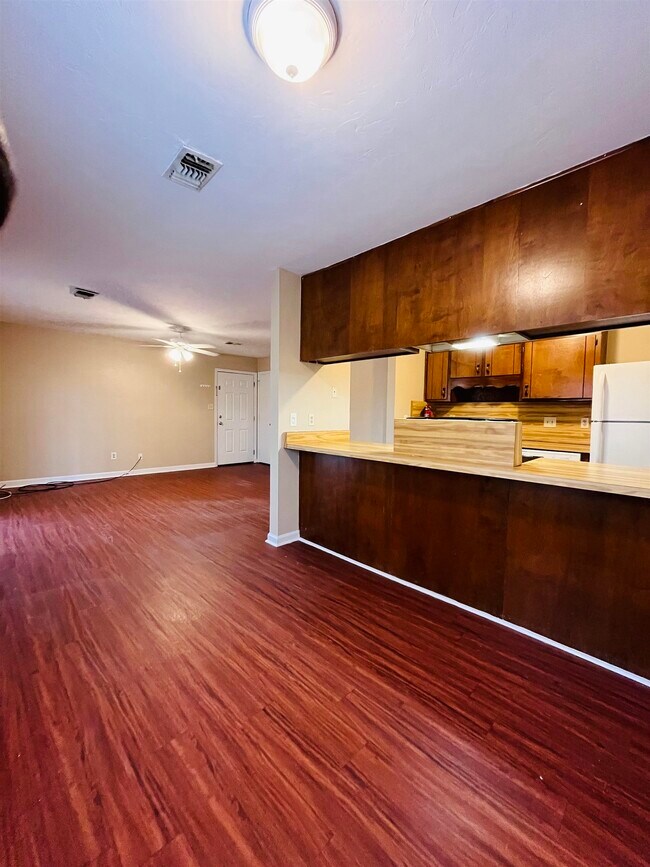 Photo - 3732 Donovan Dr Unit B