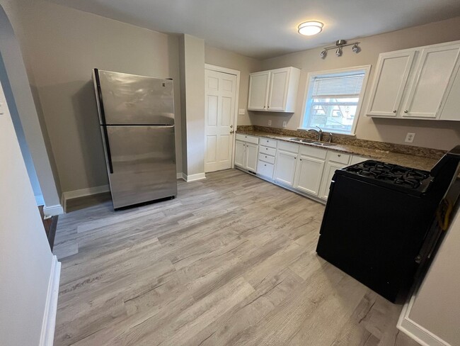 Building Photo - 3406 Cutshaw Ave Unit Cutshaw A (Down)