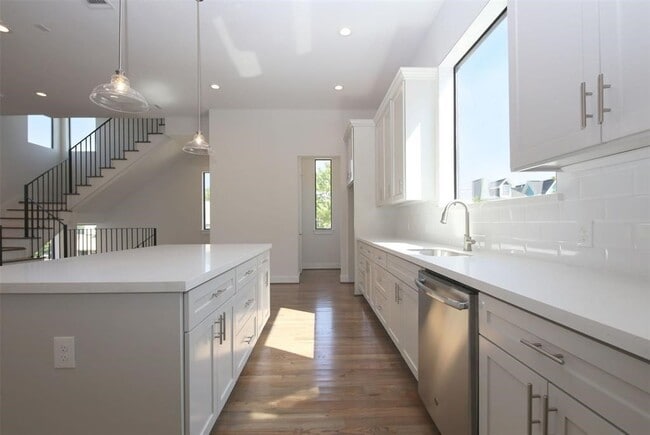 Photo - 820 W 22nd St