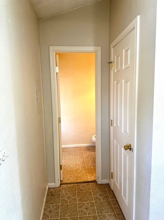 Photo - 2 Bedroom, 1 1/2 Half Bath, End Unit Townh...