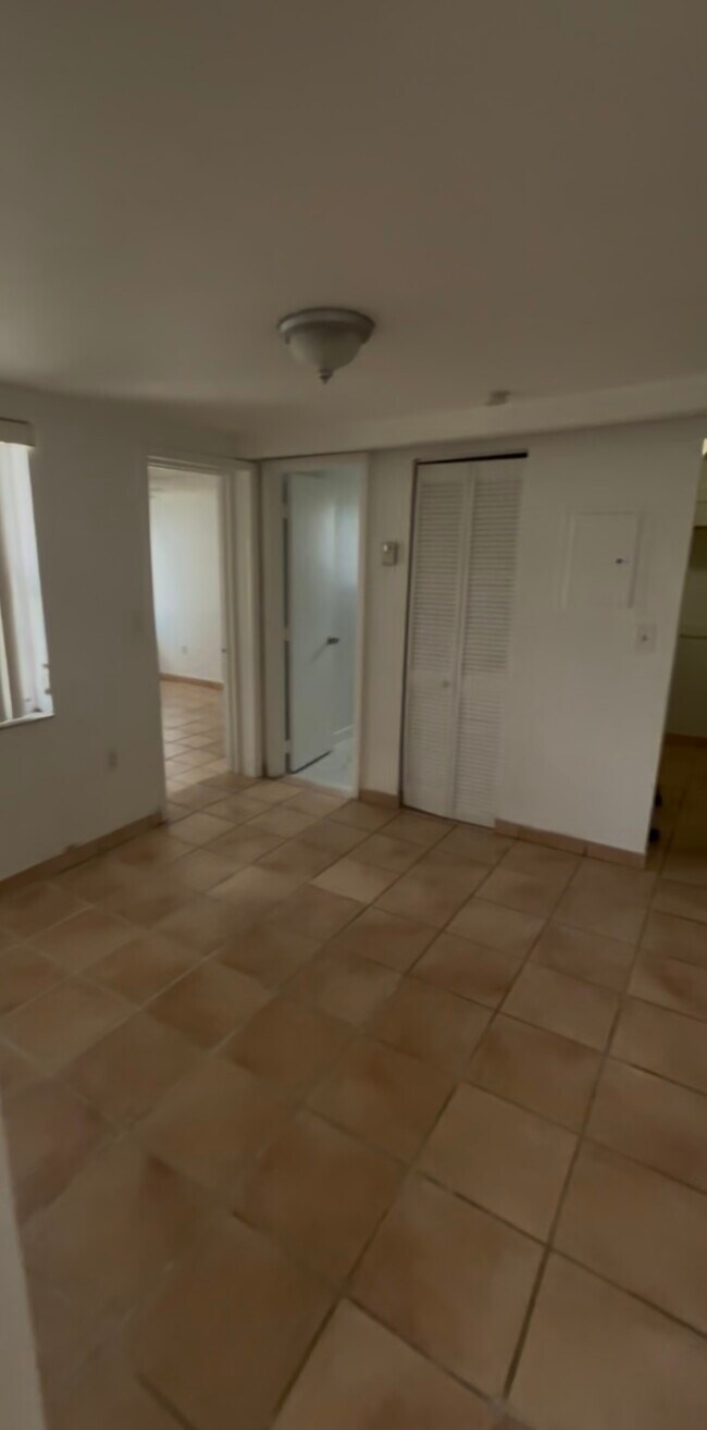 sala de estar - 1329 SW 75th Ave