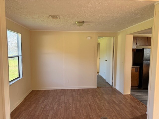 Photo - 835 Milford Rd