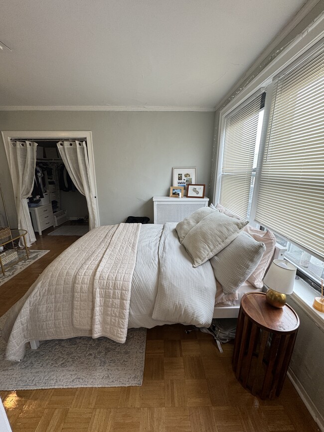 Photo - 737 W Belmont Ave Unit 3