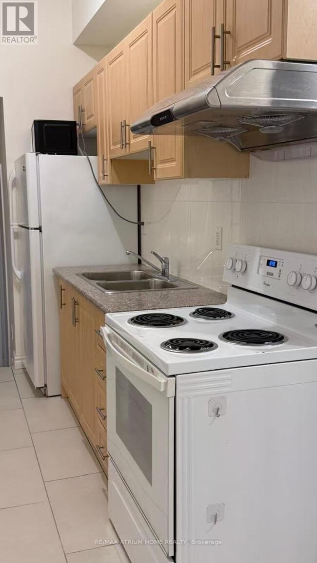 Photo - 413 Spadina Ave.