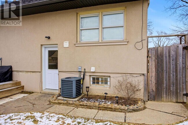 Photo - 38 Clearbrooke Cir