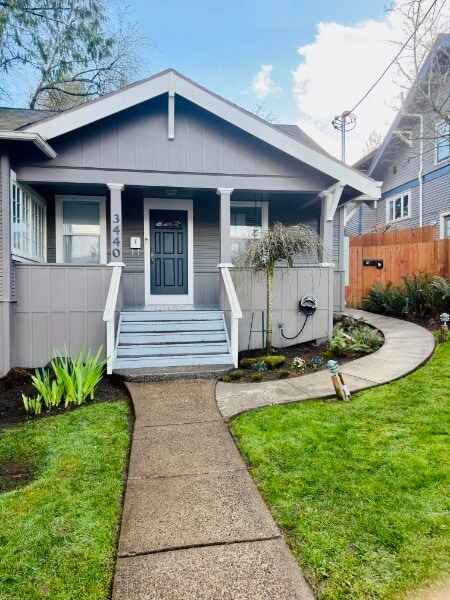 Building Photo - 3440 SW Falcon St Unit A