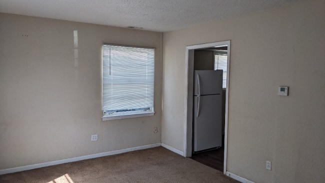 Photo - 4822 Woodend Ave