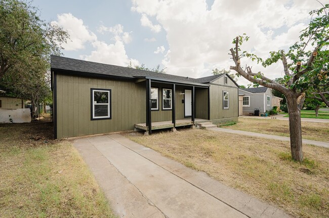 Photo - 3106 Eisenhower Rd