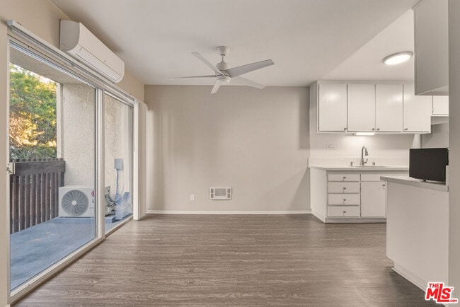 Photo - 6050 Canterbury Dr Unit F121