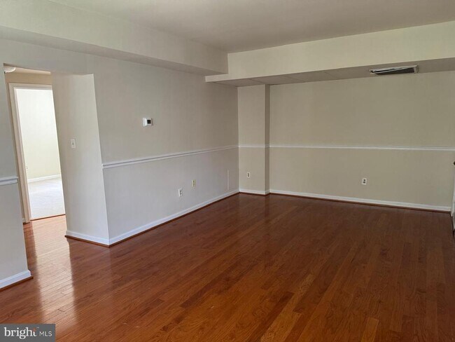 Photo - 1720 Queens Ln Unit 3-172