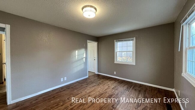 Photo - 808 S Glendale Ave