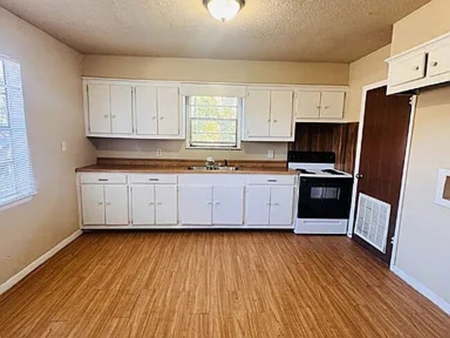 Photo - 4024 Howard St Unit 4024 Howard St B