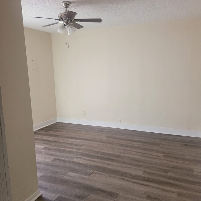 Photo - 507 8th St N