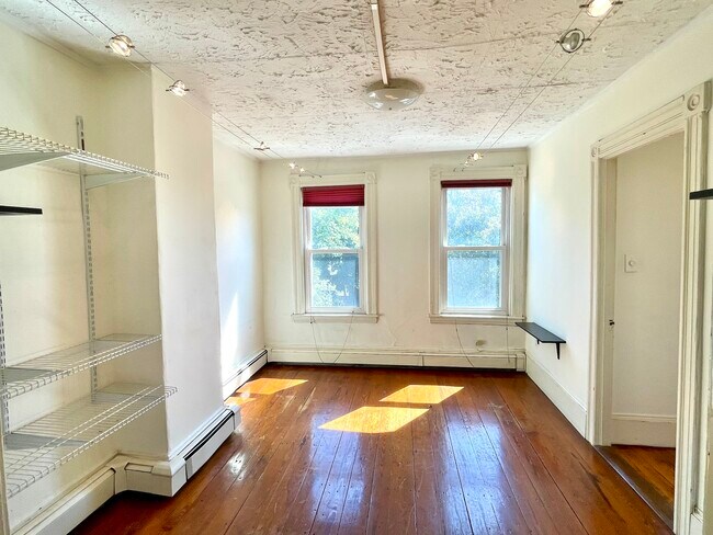 Building Photo - 14 Mead St Unit 2