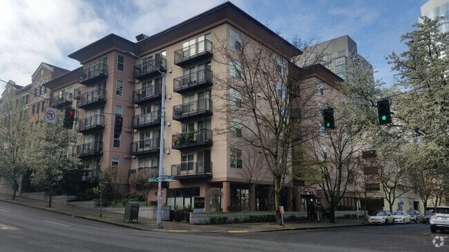 Building Photo - 1323 Boren Ave Unit 308 Rental