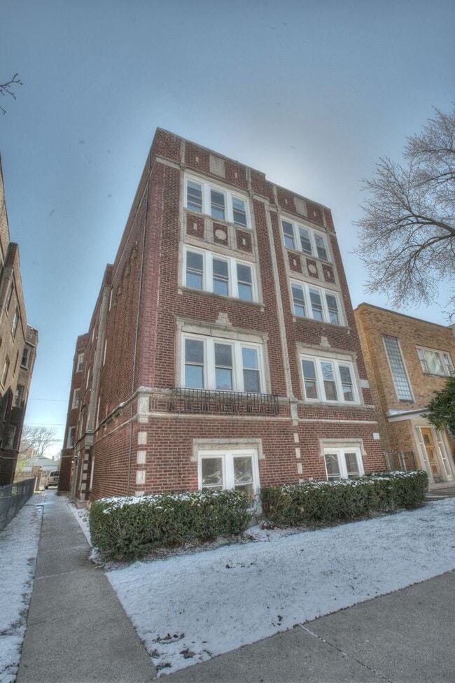 Building Photo - 6433 N Albany Ave Unit 3W