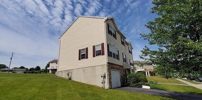 Lado frontal - 455 Madison Dr