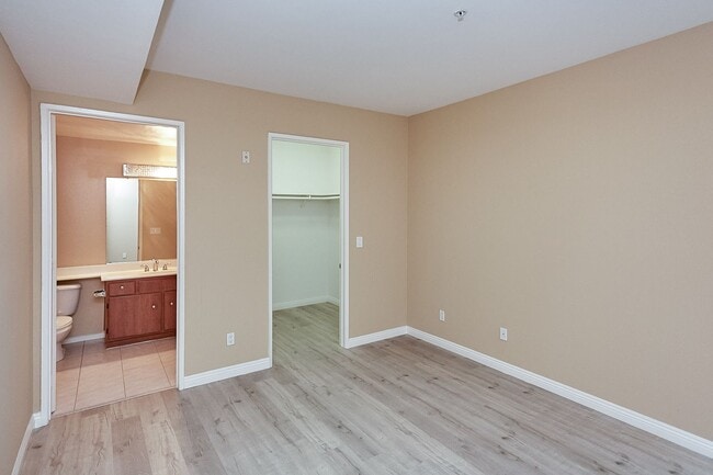 Photo - Spacious 2 Bed 2 Bath Condominium In K-Town Unidad 313