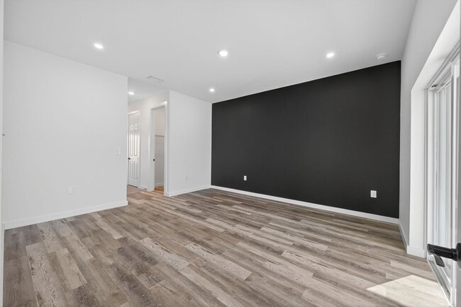Photo - FIRST MONTH FREE!!! 4/2 In NW Cape