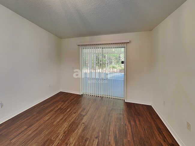 Photo - 5549 Shady Pine St S