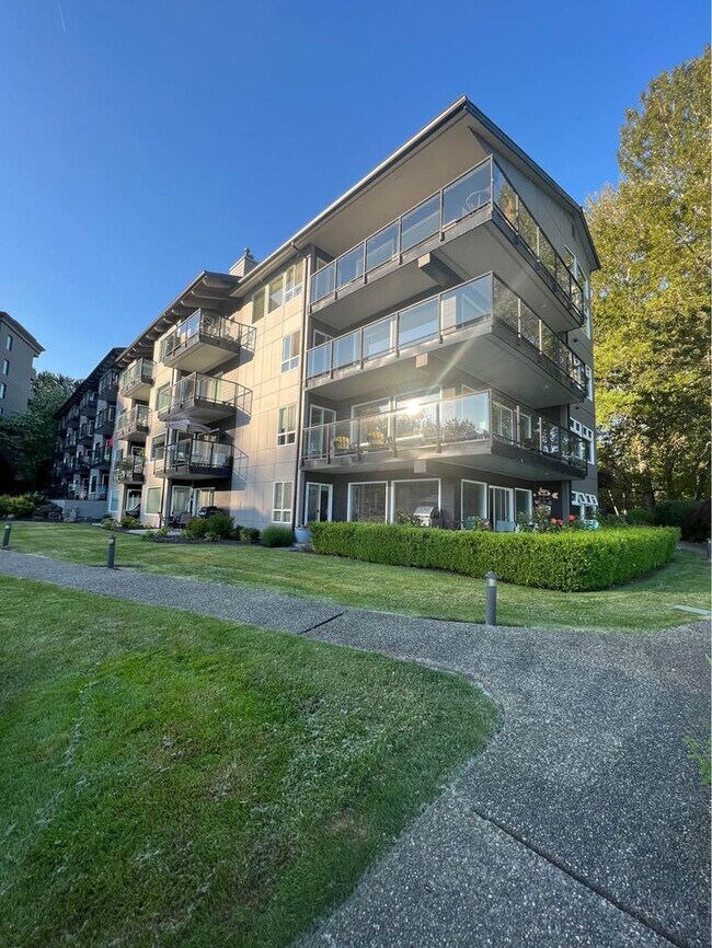 Condo Building - 9201 NE Juanita Dr Condo Unit 305