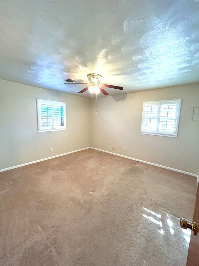 Photo - 3 bed 2 bath near the west loop Now available