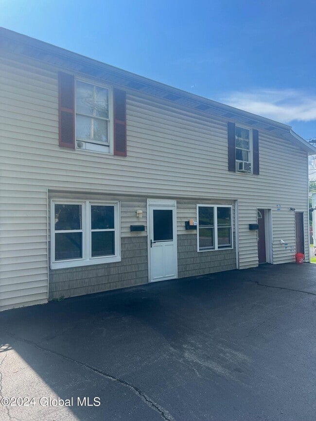 Building Photo - 142 Old Loudon Rd Unit #2