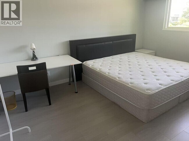 Photo - 2XXX W King Edward Ave