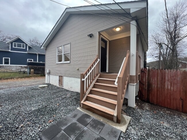 Building Photo - 18 W River Styx Rd Unit 3