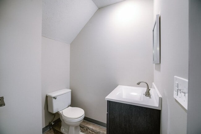 TOWNHOMES AT MCNAUGHTEN