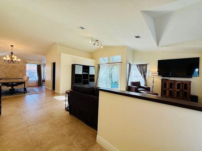 8512 Arch Bay Ln
