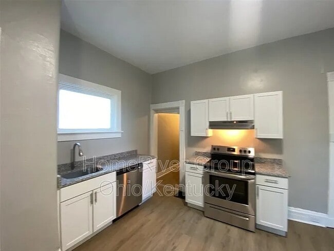 Photo - 329 E 16th St