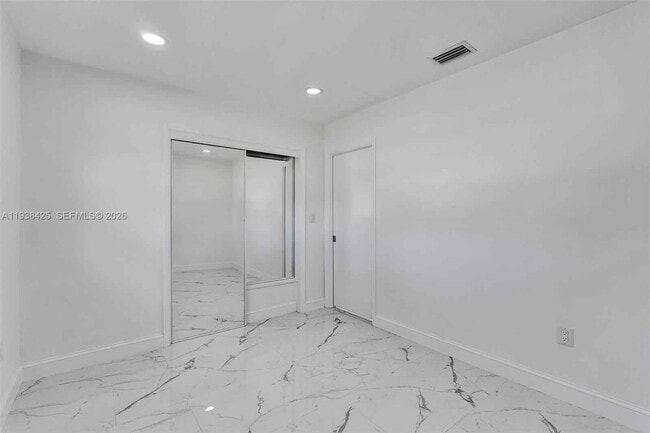 Photo - 860 NW 207th St