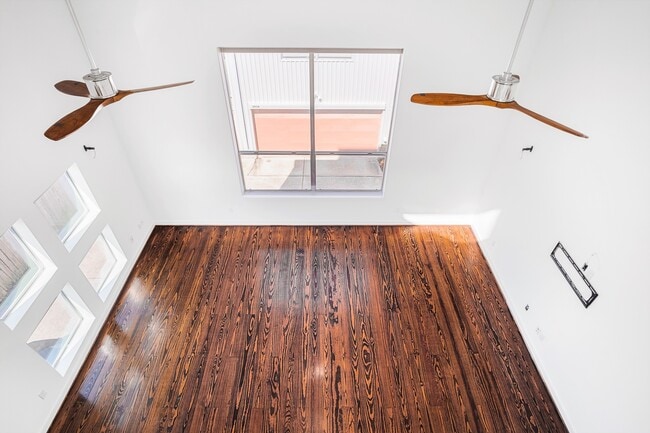 Building Photo - 2936 Commerce St