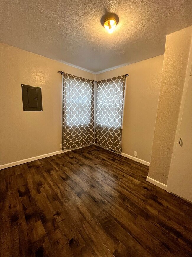 Photo - Remodeled duplex located in Silverton, Idaho. Unidad THI114-A