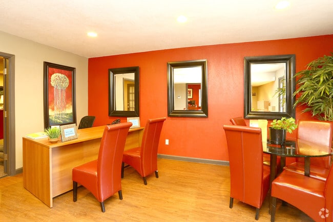 Avalon Palm Apartments