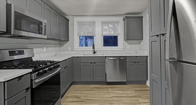 Building Photo - 11 Ginita St Unit 3