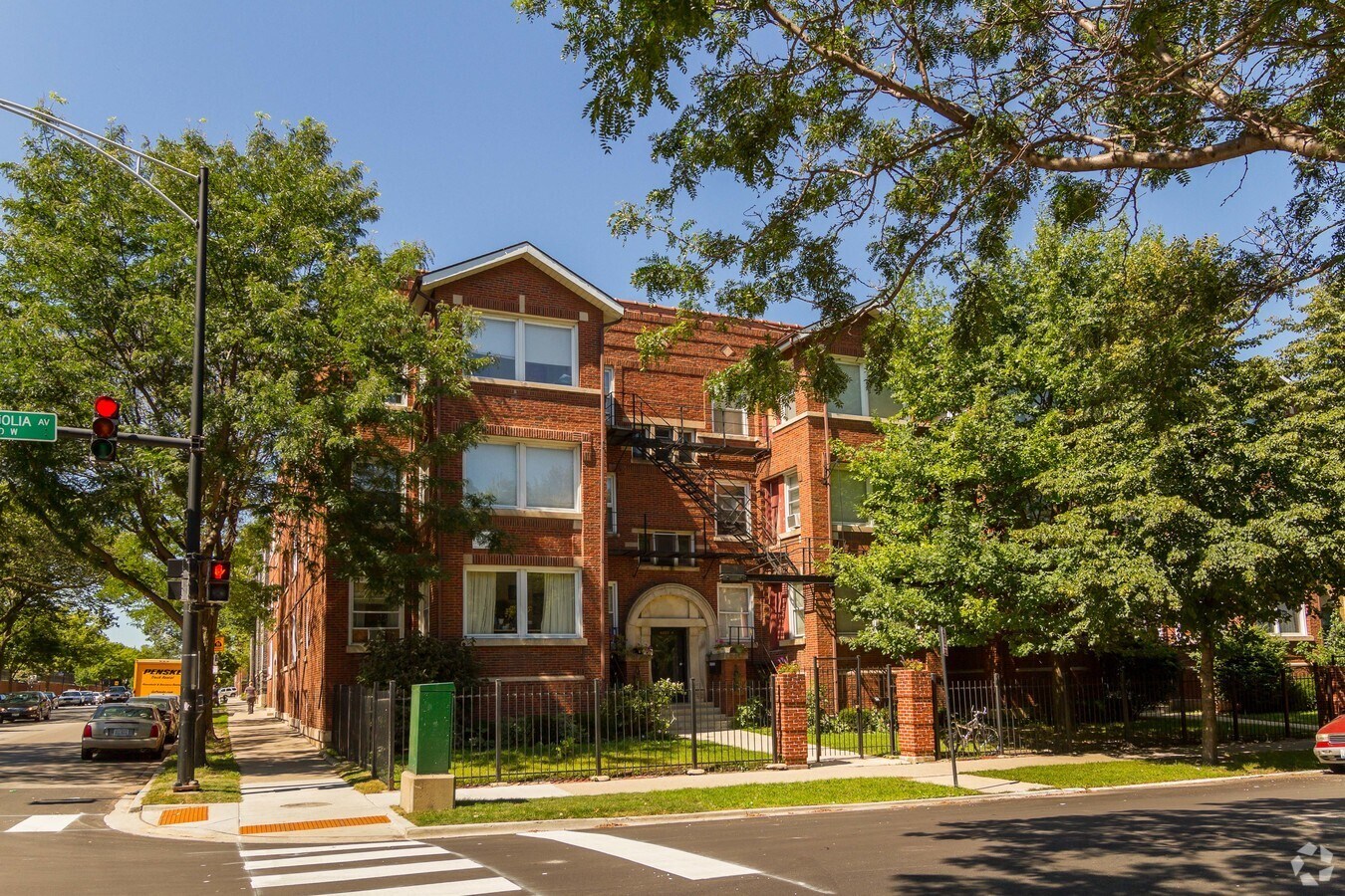 4400 N Magnolia Avenue - Wolcott Apartments